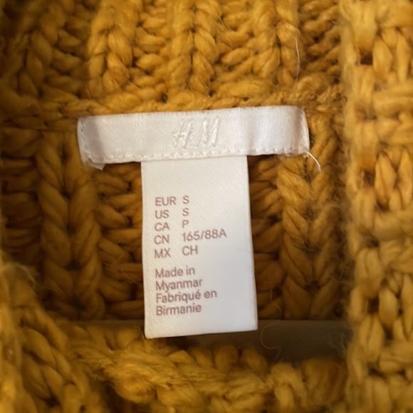 H&M Mustard Golden Yellow Chunky Knit Cropped Turtleneck Sweater - Picture 3 of 6